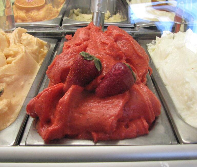gelato-alla-fragola-a-domicilio-Roma